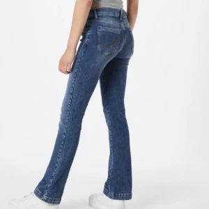 Ltb jeans - Ltb jeans i modellen valerie, avklippta längst ner så de sitter till marken på mig som är 1,70❤️‍🩹