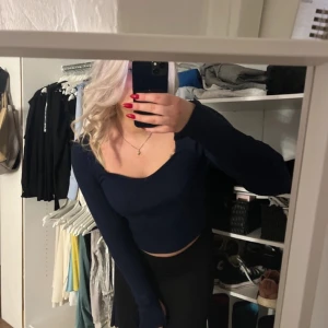 Blå topp - Från Gina tricot storlek M. Aldrig använd 