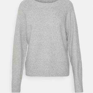 Superfin stickad tröja från Vero Moda med lappen kvar. Färgen är Light Grey Melange och är i storlek S. Priset kan diskuteras 