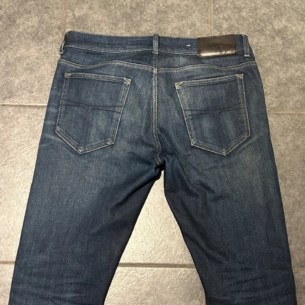 Feta tiger of sweden jeans som tyvärr inte används/ W34 L32 fits 32 32/slim fit/ inga anmärkningar/ nypris 1699 vid snabb affär 449. Jeans & Byxor.