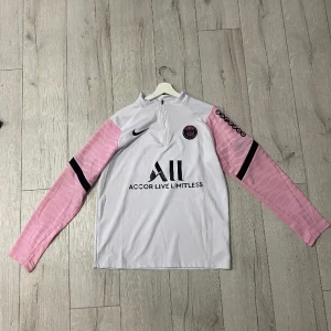 Psg tracksuit  - Bra skick, och skön att ha på sig.