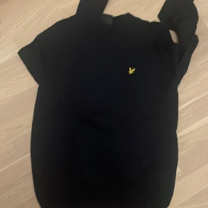 Lyle & scott - Tröja från Lyle & scott Passar inte längre  Superbra skick  Det är en XL men sitter mer som L
