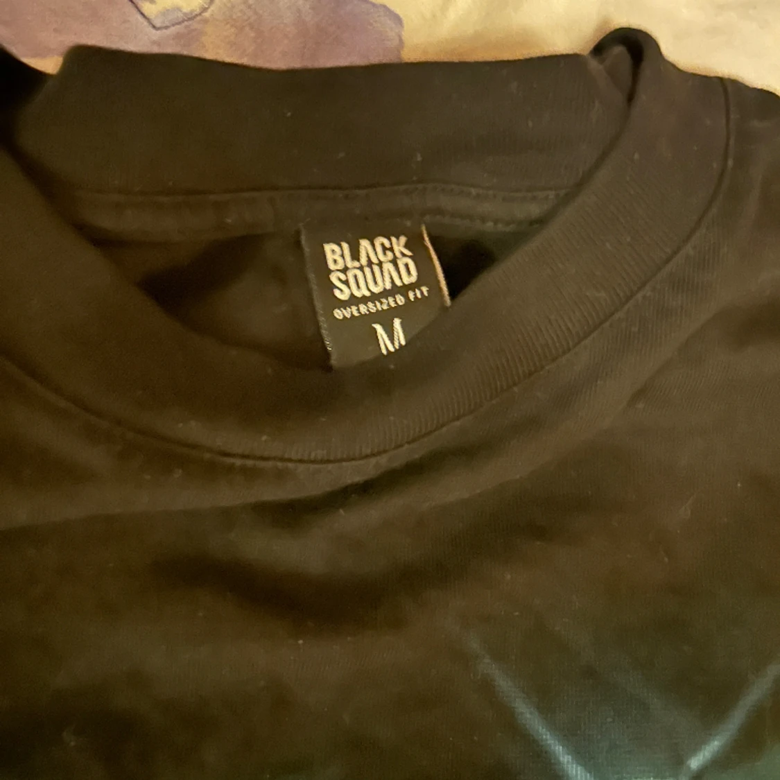 Svart tröja med tryck - 90