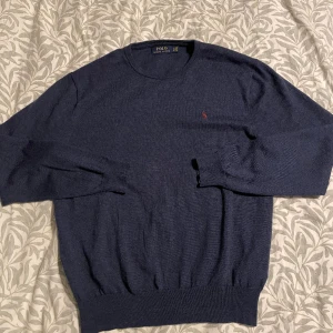 Ralph lauren - Ralph lauren tröja  Storlek: L Skick: 7,5/10 ✅ ett litet slitage 
