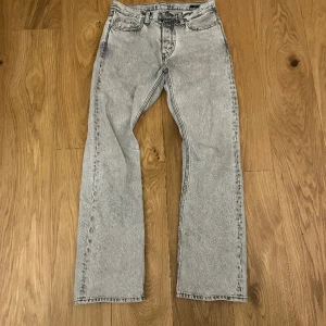 Hope rush jeans  - limited Hope rush jeans, storlek 29. 8/10 general wear, fint skick. Ny pris 1,8k ish, släpper dem för 800kr. Allt gott, Hannes!