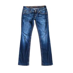 Snygga vintage Low waist Rock revival jeans. Midja 39 cm tvärs över, längd 99 cm, benöppning 20 cm. Skriv vid intresse 💓