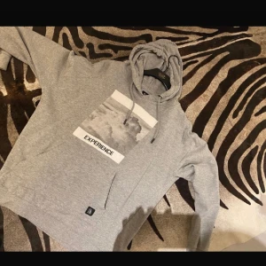 Hoodie  - Storlek M. Herrmodell från lager157