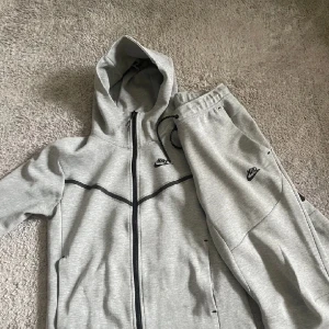 Nike dress - Nike tech dress i storlek xs. Det är min tjejväns och den passar inte mig så säljer den. Kan tänka mig möta upp i Malmö ❤️