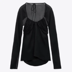 Zara blus - Säljer denna superfina och trendiga zara tröjan, som är slutsåld. Frakt tillkommer❤️❤️❤️ perfekt för nyår!🙏🏼