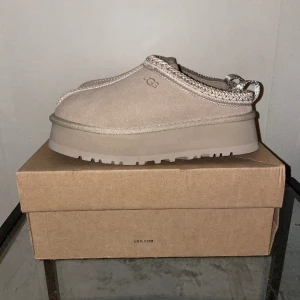 Ugg Tazz - Tja, säljer nu dessa Ugg Tazz. Dom är i storlek 38:) Säljer pga fel storlek. Vid frågor eller funderingar är det bara att hojta till:)