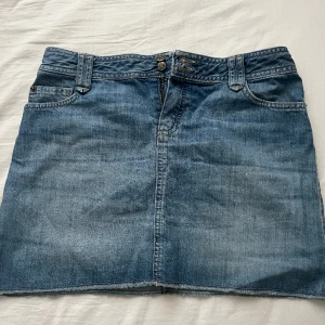 äkta fin massimo dutti kjol! Perfekt inför vår och sommar!! - Passar till allt, fin och unik💓