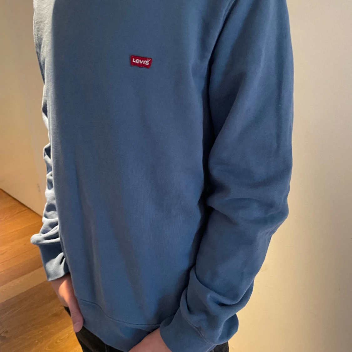 Blå levis tröja  - 90