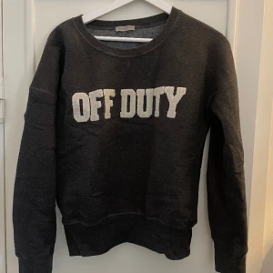 Hunkydory tröja - Tröja från Hunkydory i grå, strl S.  Nypris runt 1600. 