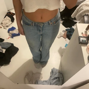jeans - jättefina blåa jeans, inte så använda💗