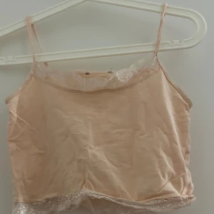 Extremt fint linne  - Detta linne har jag haft med min bestis o vi matchat många outfits tillsammans, sjukt fin verkligen 