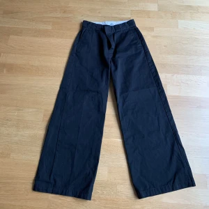 Dickies byxor - Helt nya dickies byxor, aldrig använda. Utsvängda. W/28