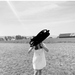 Klänning - Säljer denna jättefina klänning frön zara🩷 den är använd en gång❤️