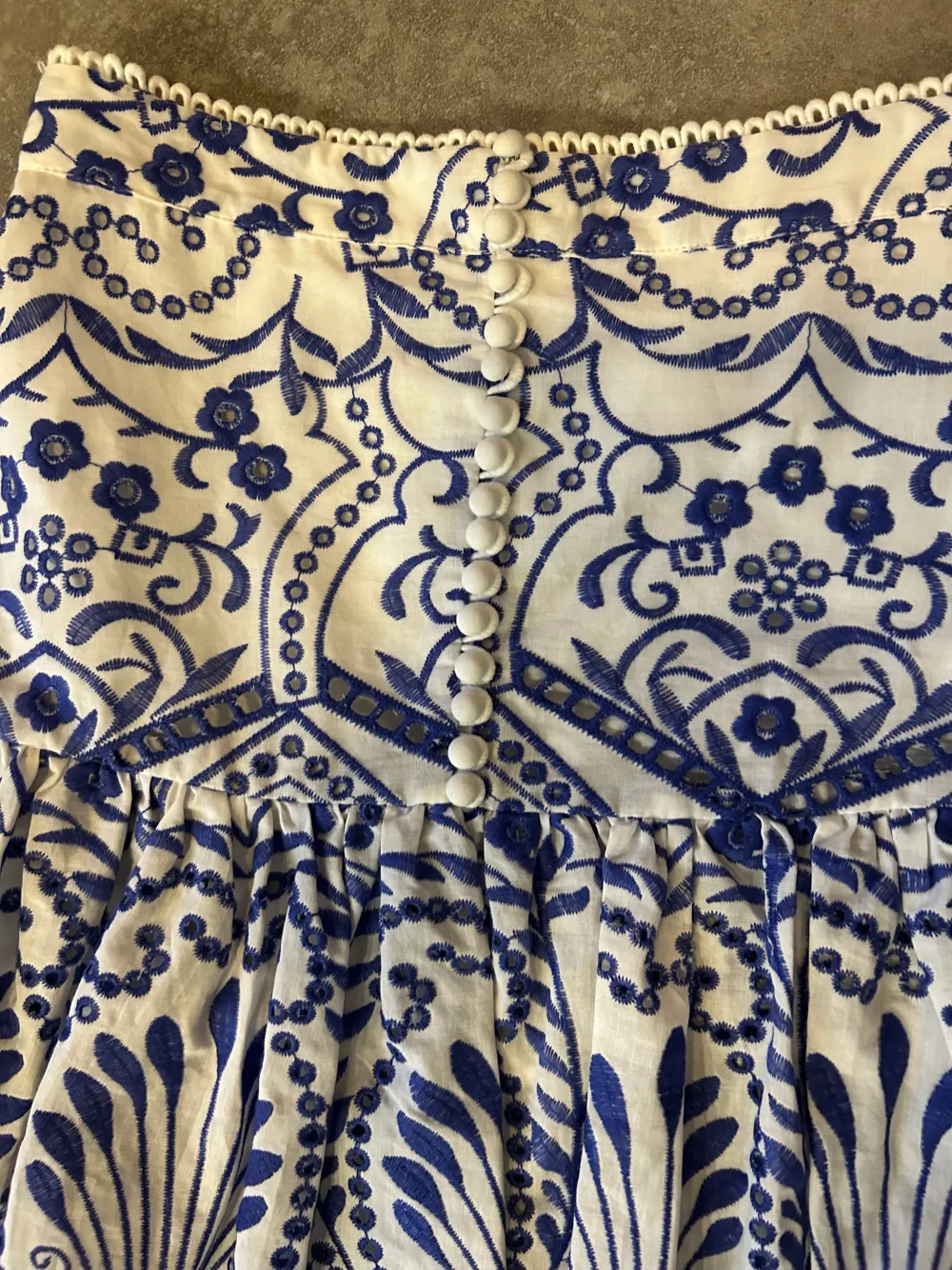 Säljer denna zara kjolen som är helt drömmig🩷 den är helt ny och  är onanvänd, inga defekter! Köptes för 400!💞💞har inga mer bilder än dessa! Är slutsåld från och till på hemsidan!🩷frakt tillkommer på 66-69 kr💞. Kjolar.