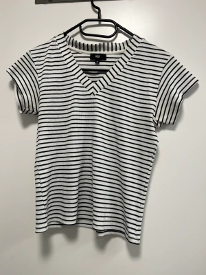 T-shirt - Passar för storlek ”s”