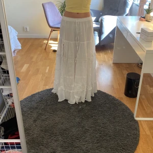 Berska lång kjol - Hej jag undrar om någon skulle kunna tänka sig byta denna jätte fina berska kjol i S med prislapp kvar mot samma kjol fast i XS. Som ni är intresserade av att köpa kjolen går det br att buda privat men ha i åtanke att de isåfall bara är en intressekoll!