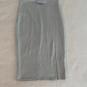 Midikjol sammet  - Nyskick 