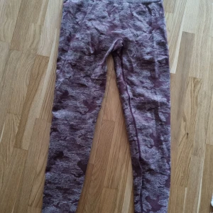 Träningstights Gymshark - Camo träningstight från gymshark. Strl M