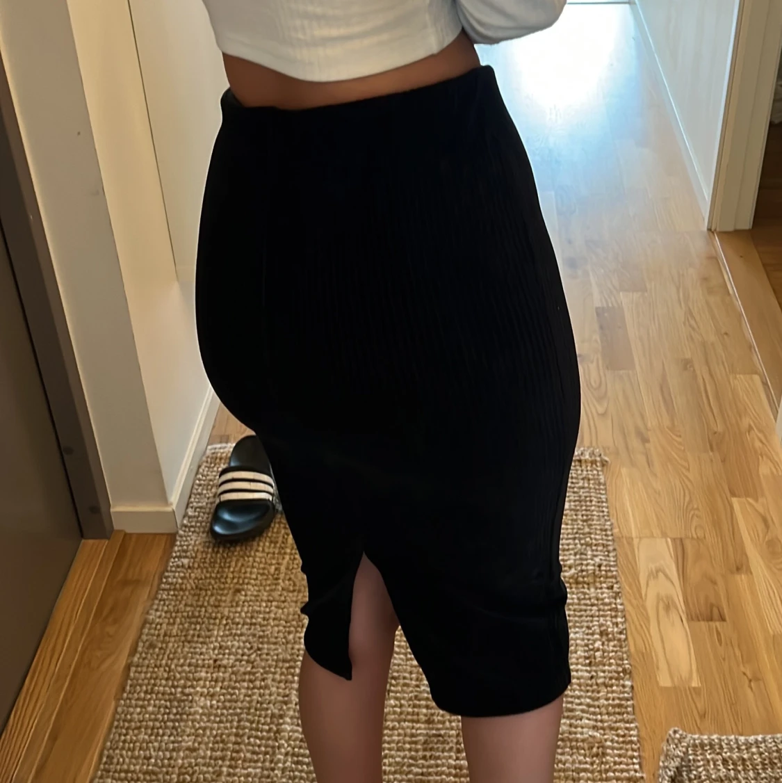 SVART VELOUR KJOL - 90