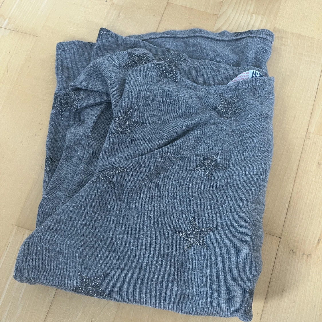 Stjärnig grå tröja - 91