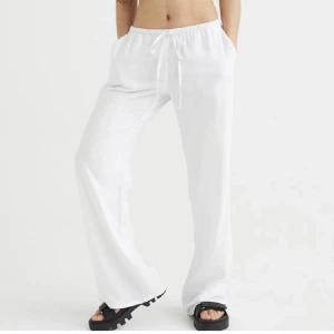 Linnebyxor  - Säljer dessa slutsålda linnebyxor ifrån HM i storlek S, helt nya med alla lappar kvar🫶🏼