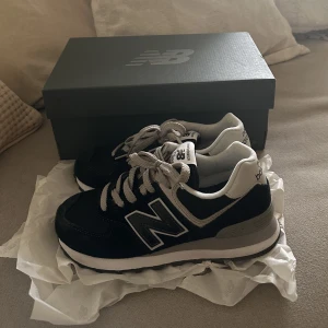New Balance skor strl 35 - New Balance skor köpta på ASOS. Storlek 35. Använt 2 gånger.