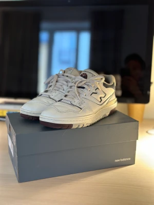 New Balance 550 - 43  - White natural indigo burgundy  Very well cleaned.  Great overall conditions Comes with original box.  Soles in great consitions Bought from SNS