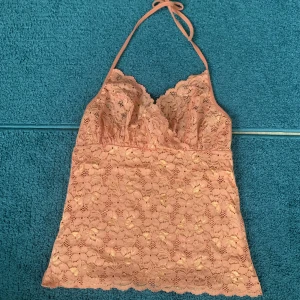 spets orange halter topp - taggen säger XL men jag är en liten och den passar mig, är så stretchigt