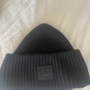 Acne mössa svart - Använd en vinter