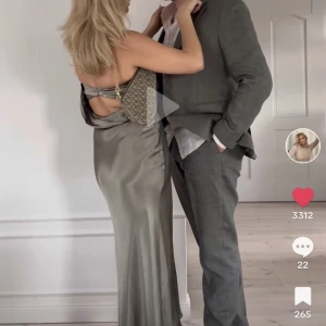 Söker klänningen - Någon som har eller vet var klänningen på bilden är från? 💕💕