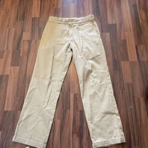 Dickies byxor  - Ganska använda men bra skick köpt från carlings köpte för 700.