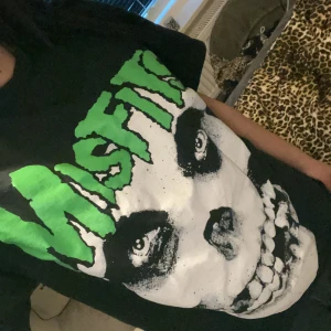 misfits tshirt - jätte snygg misfits tröja från punkt shop i storlek m och den är inte använd💋