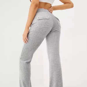 Juicy byxor  - Säljer dessa fina juicy byxor som inte kommer till användning. Dom har används cirka 2 gånger så dom är som ny skick. Dom är dock uppsydda så dom passar perfekt på mig som är 1,55