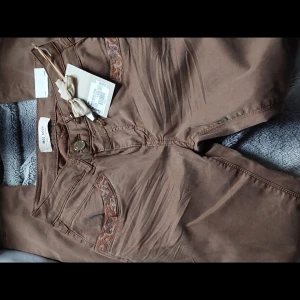 Mos mosh äkta nya - Äkta mos mosh nya med tag kvar köpta för 1499kr var för stora för mig, passar en S,M  Stå stl xs men de är streciga mos mosh är större i stl 500kr ett kap  