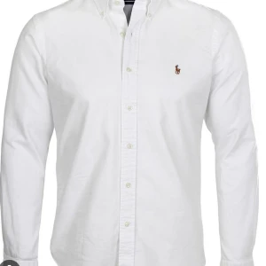 Ralph Louren skjorta vit - Vit Ralph louren skjorta bra skick storlek S. Inga fläckar eller skador. Nypris 1399kr 