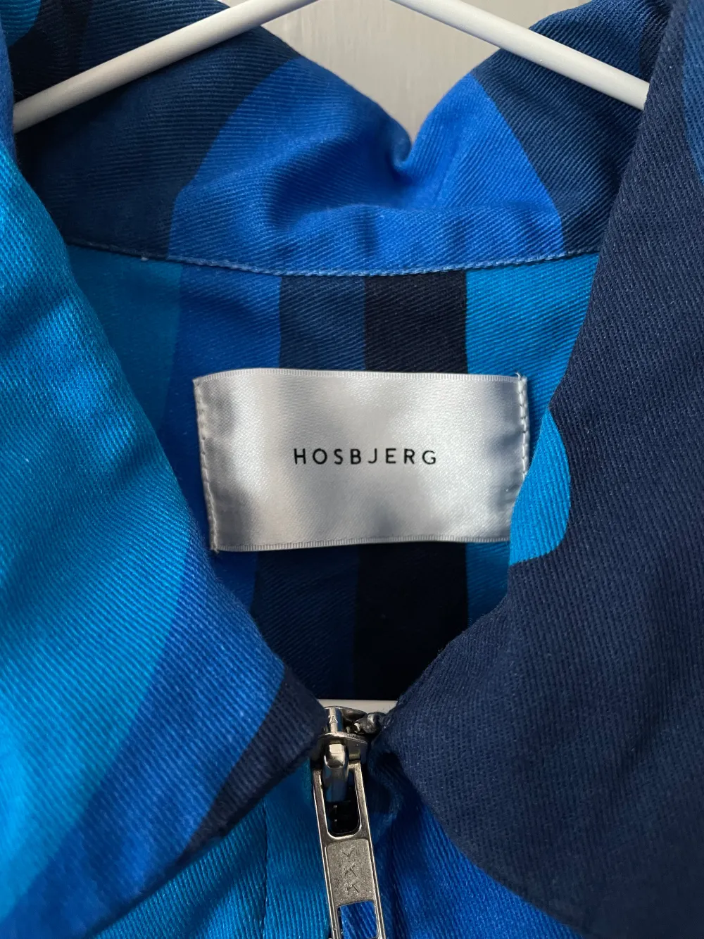 Byxdress från danska märket Hosbjerg i strl 36🌼 använd 2 ggr och nypris är 3450kr🌼. Kostymer.