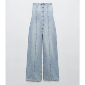 Helt ny jumpsuit!  - Helt oanvänd jumpsuit från Zara med alla lappar kvar. Säljer då jag missade att tiden för retur gått ut