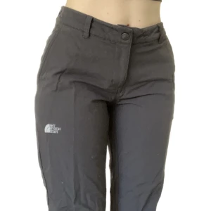 The North Face byxor  - Activewear byxor från The North Face köpta second hand men i väldigt fint skick! 