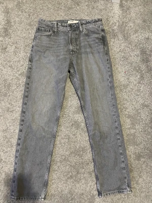 Grå Jack an Jones jeans - Använda en gång ny pris 500kr