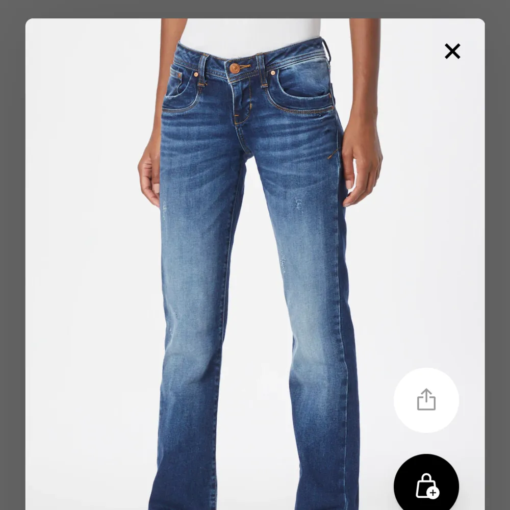 jätte fina ltb jeans i nyskick storlek 27/34 säljer då dem va för långa på mig❤️ passar även 27/32. Jeans & Byxor.