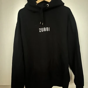 ODZ Hoodie ”Zubbi”  - Storlek XL Använd väldigt sparsamt, väldigt fint skick!  Frågor eller bud bara HMU❤️