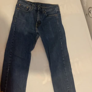 Levis byxor från USA original  - Hej säljer min Levis byxa för 700 blå den är original köptes i USA men är för små för mig storlek S M 