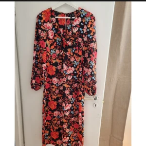 Sommar klänning  - Klänning från veromoda 