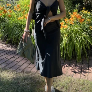 Kjol djerf avenue  - Säljer denna superfina kjol från Djerf avenue🩷 köptes förra sommaren men har knappt använts, är i fint skick! Storlek: M Köparen står för frakt🩷