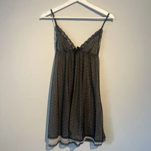 Klänning - Söt klänning med prickar 