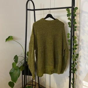 Stickad tröja - Säljer min stickade tröja från Weekday 